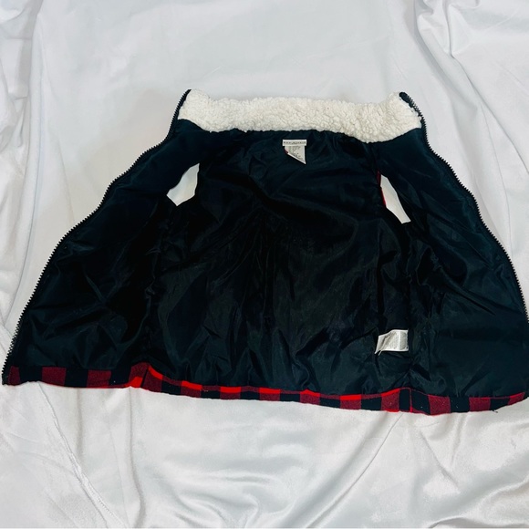 Max Studio Buffalo Plaid Christmas Fleece Vest Red& Black Girls Size Small 5/6 - Picture 6 of 8